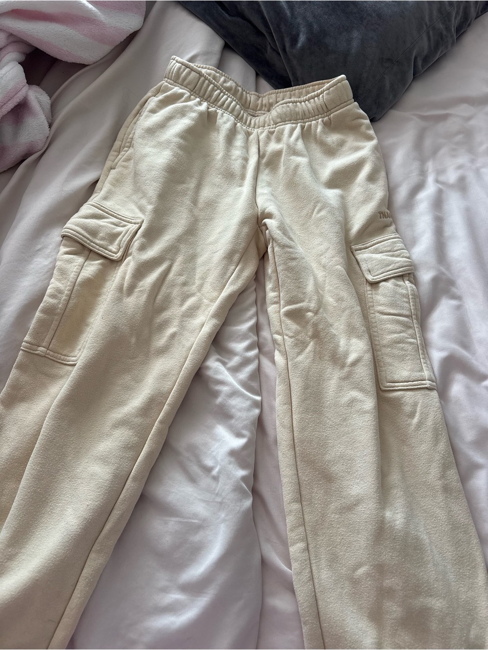 Aritzia cream cargo pants